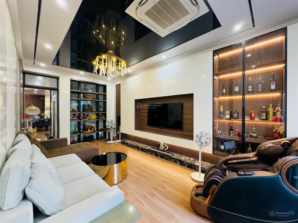 Nhà đẹp thang máy full nội thất khu vực lê hồng phong