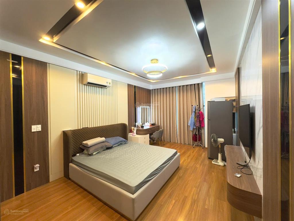 Nhà đẹp thang máy full nội thất khu vực lê hồng phong