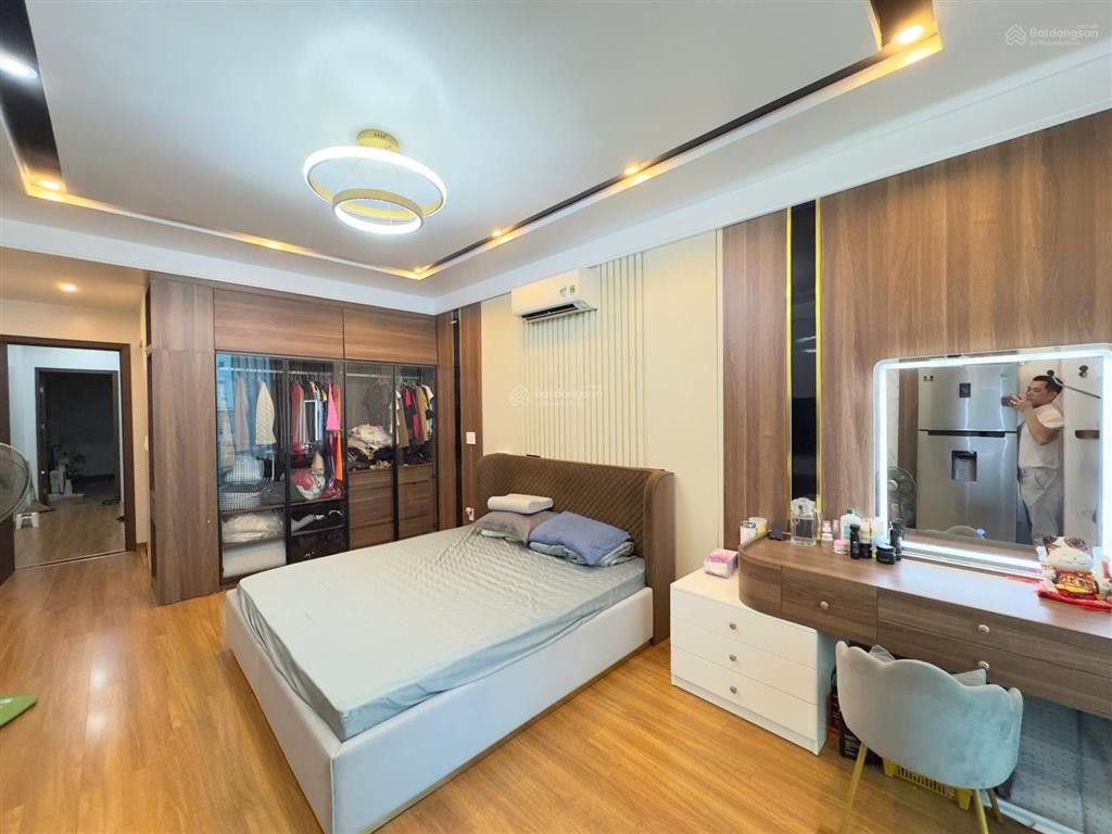 Nhà đẹp thang máy full nội thất khu vực lê hồng phong