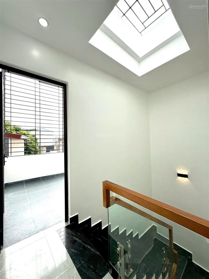 Bán nhà xây mới 3 tầng, trung tâm phố lê lợi