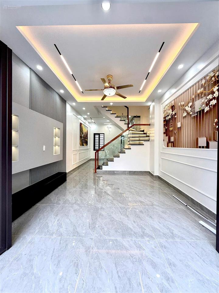 Bán nhà xây mới 3 tầng, trung tâm phố lê lợi