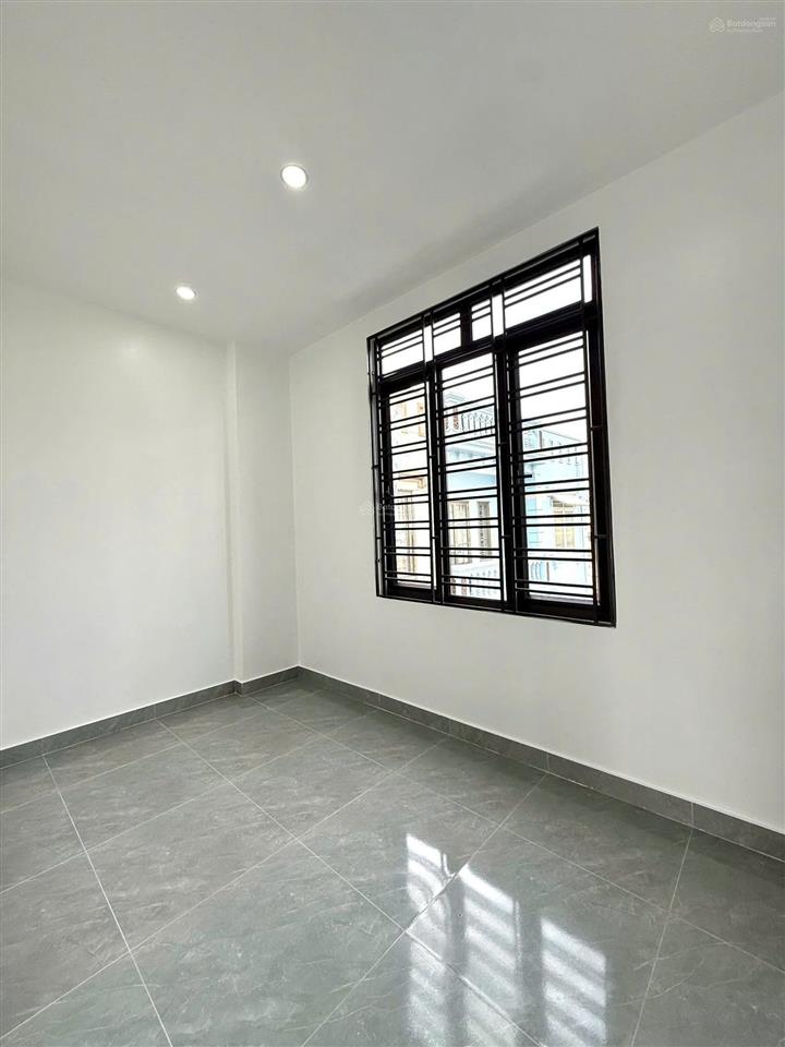 Bán nhà xây mới 3 tầng, trung tâm phố lê lợi