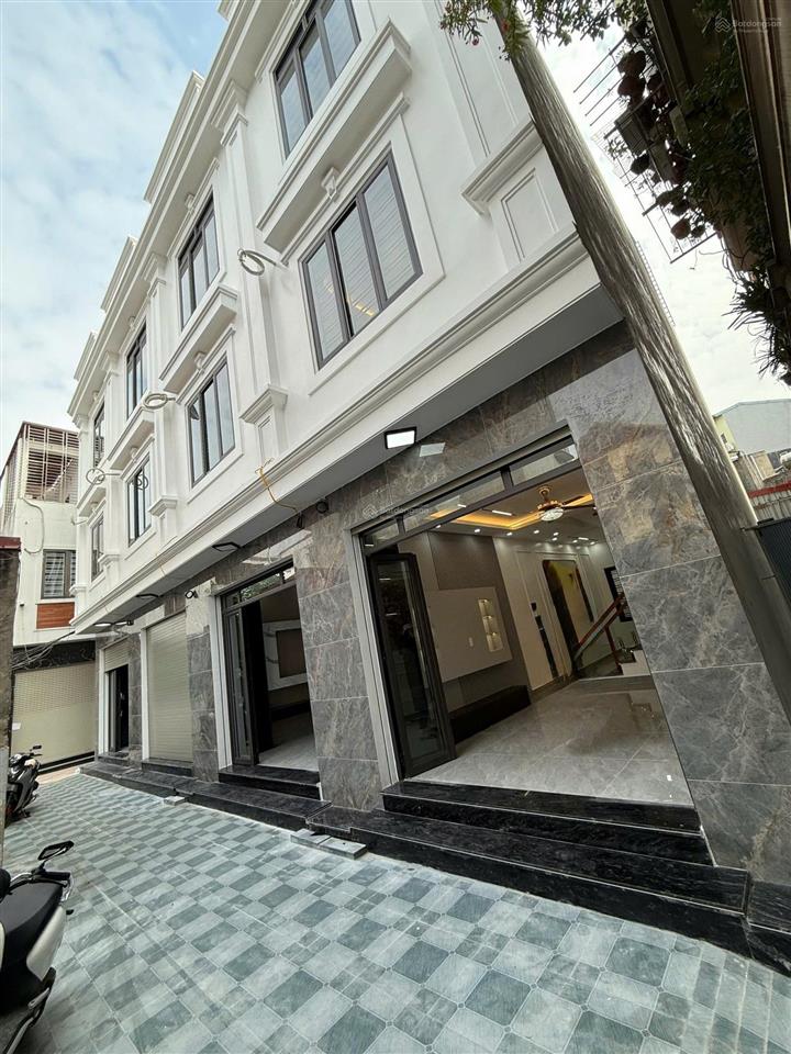 Bán nhà xây mới 3 tầng, trung tâm phố lê lợi