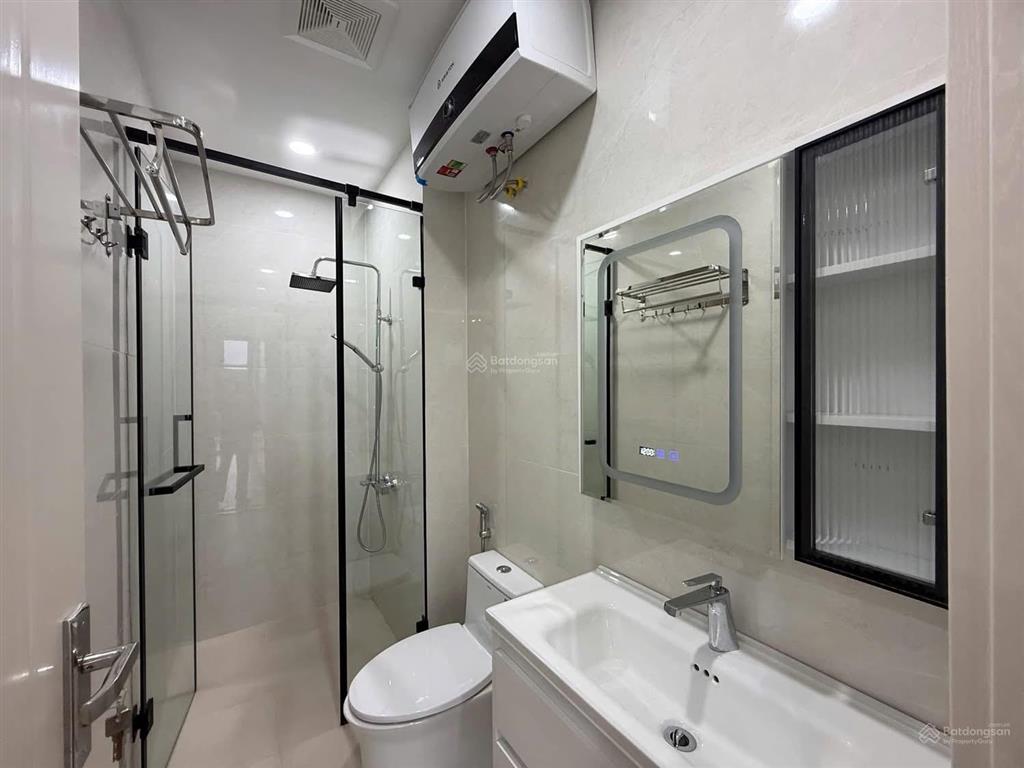 Cho thuê căn shophouse 90m mặt đường hạnh phúc, vinhomes vũ yên