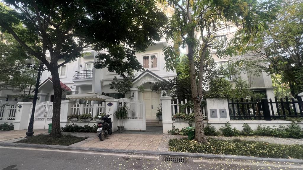Cho thuê biệt thự anh đào hoàn thiện sẵn ở luôn