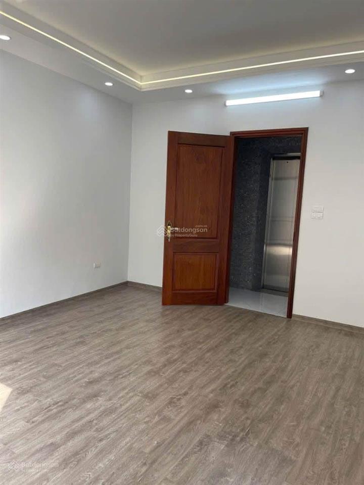 Cho thuê nhà riêng mặt phố lạc trung
