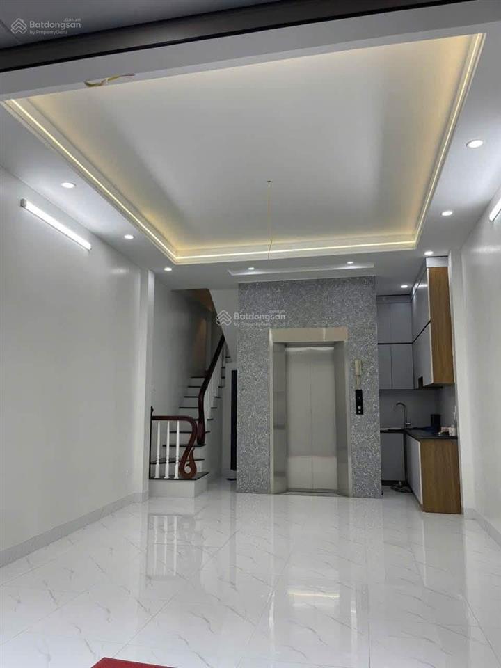 Cho thuê nhà riêng mặt phố lạc trung