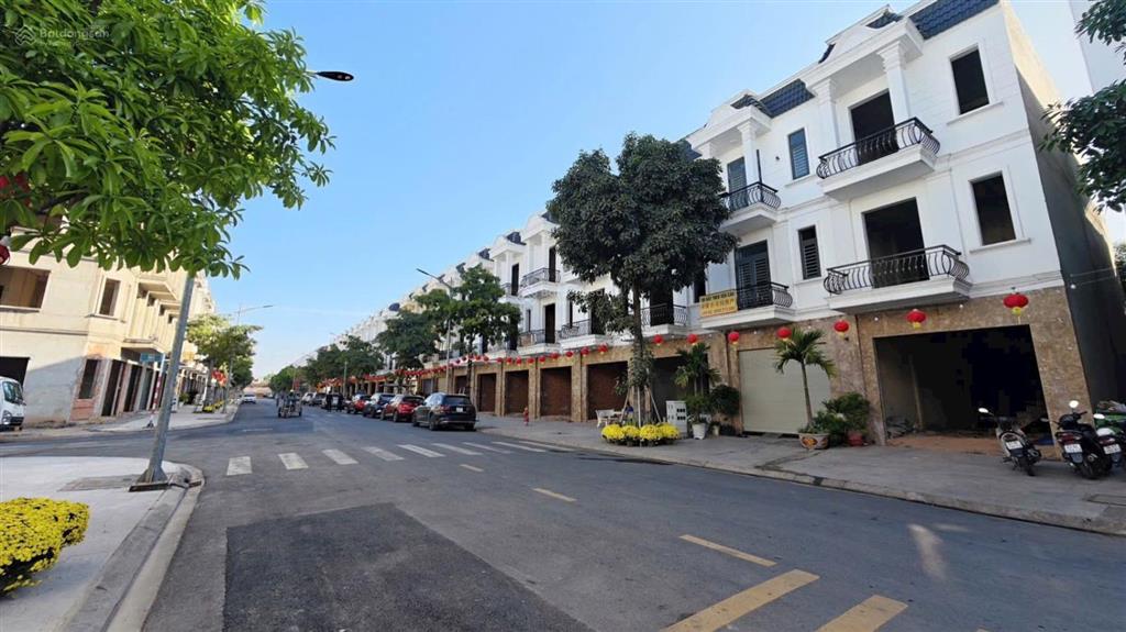 Nhà liên kế xây sẵn chỉ 3 tỷ, thanh toán nhẹ nhàng 15 tháng