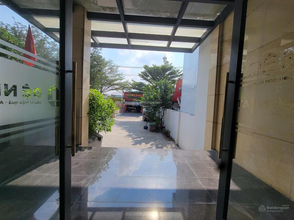 Cho thuê sàn tầng trệt tòa nhà văn phòng đẹp, mt đường vườn lài, 25 triệu, 230m2, nhiều tiện ích