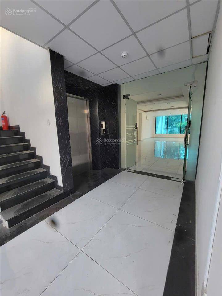 Cho thuê sàn tầng trệt tòa nhà văn phòng đẹp, mt đường vườn lài, 25 triệu, 230m2, nhiều tiện ích