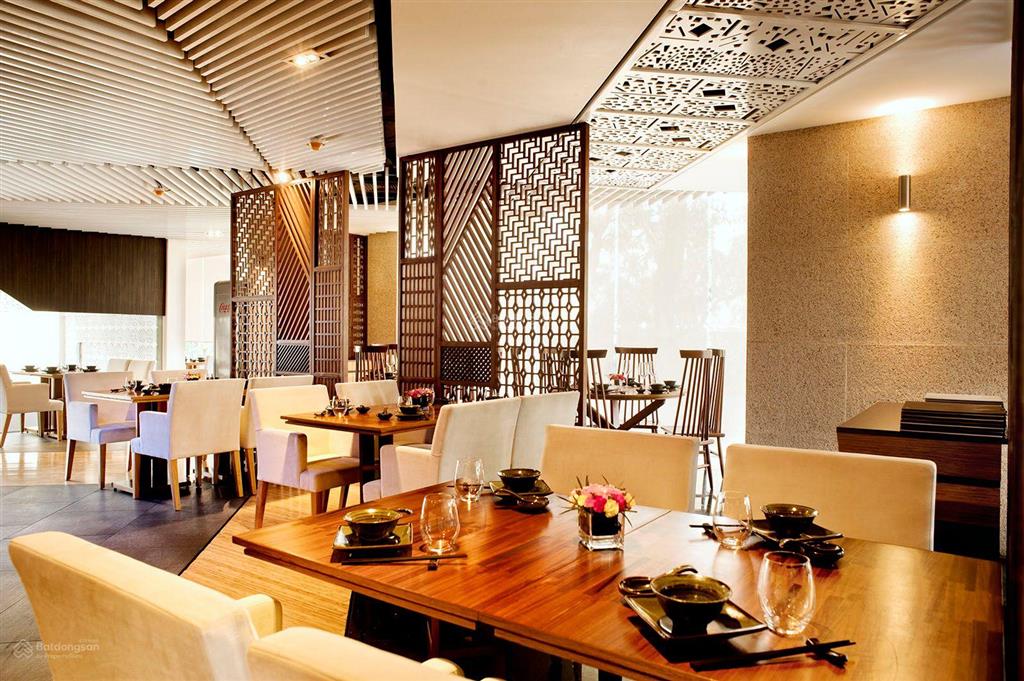 Cần bán gấp góc 2 mt nguyễn trãi, p.2, quận 5. dt 20x35m, 4 tầng, giá 330 tỷ, ctxd 2 hầm, 12 tầng