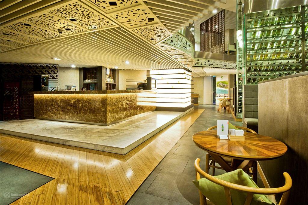 Cần bán gấp góc 2 mt nguyễn trãi, p.2, quận 5. dt 20x35m, 4 tầng, giá 330 tỷ, ctxd 2 hầm, 12 tầng