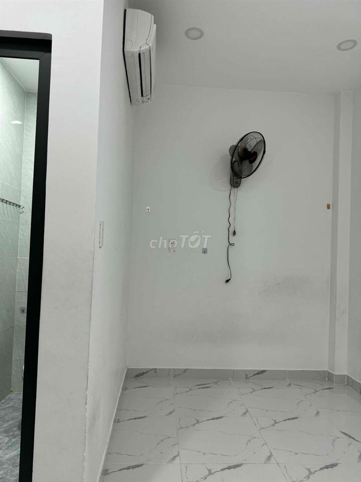 phòng cho thuê giá rẻ free nước, wifi, wc trong phòng