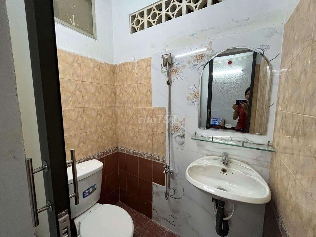 cần cho thuê phòng trọ .đường dân chủ .gần sư phạm kỹ thuật