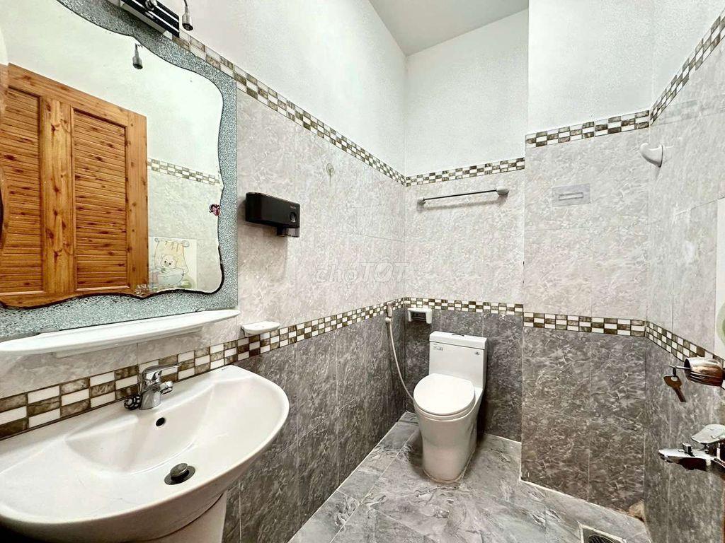 Căn hộ 1pn riêng mặt tiền Tân Sơn