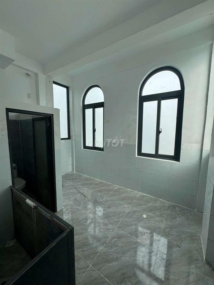 Phòng cửa sổ trời thoáng mát.