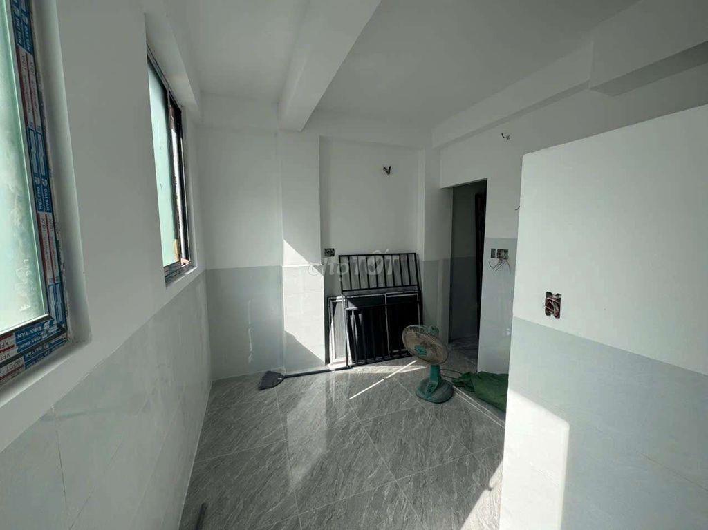 Phòng cửa sổ trời thoáng mát.