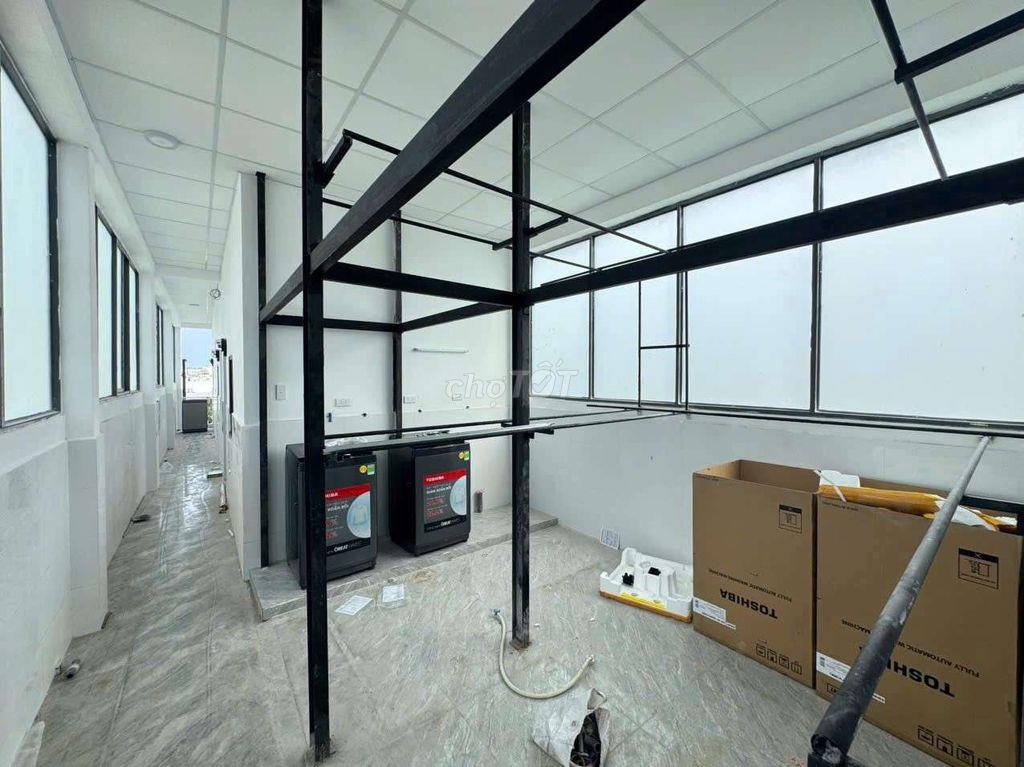 Phòng cửa sổ trời thoáng mát.