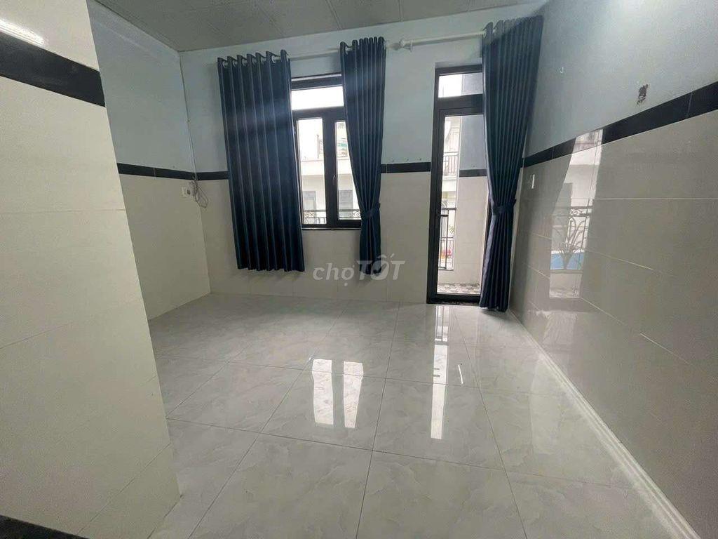 Phòng ban công máy lạnh giá rẻ