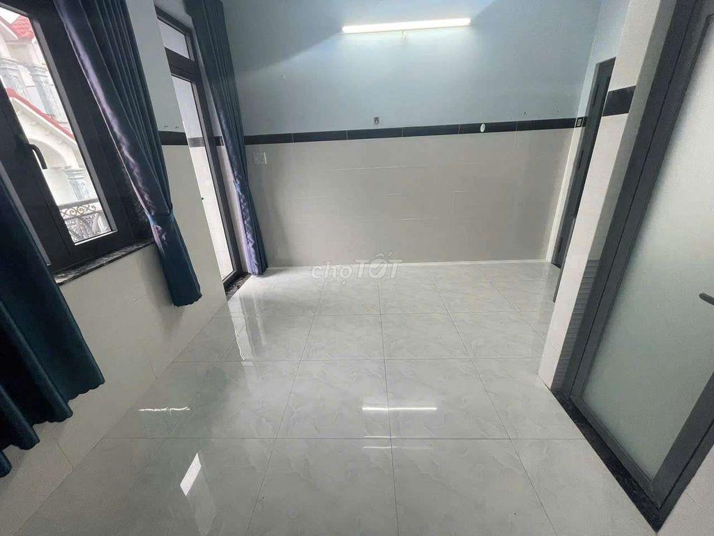 Phòng ban công máy lạnh giá rẻ