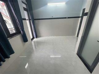 Phòng ban công máy lạnh giá rẻ