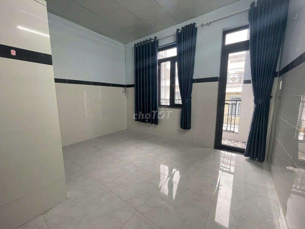 Phòng ban công máy lạnh giá rẻ