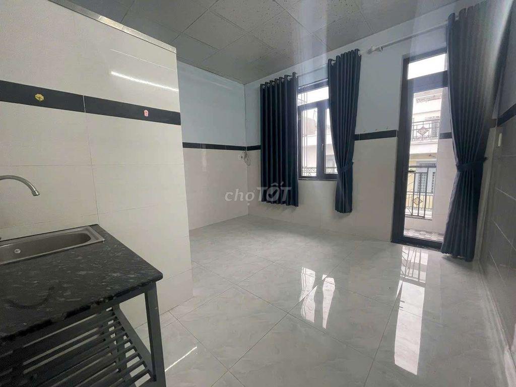 Phòng ban công máy lạnh giá rẻ