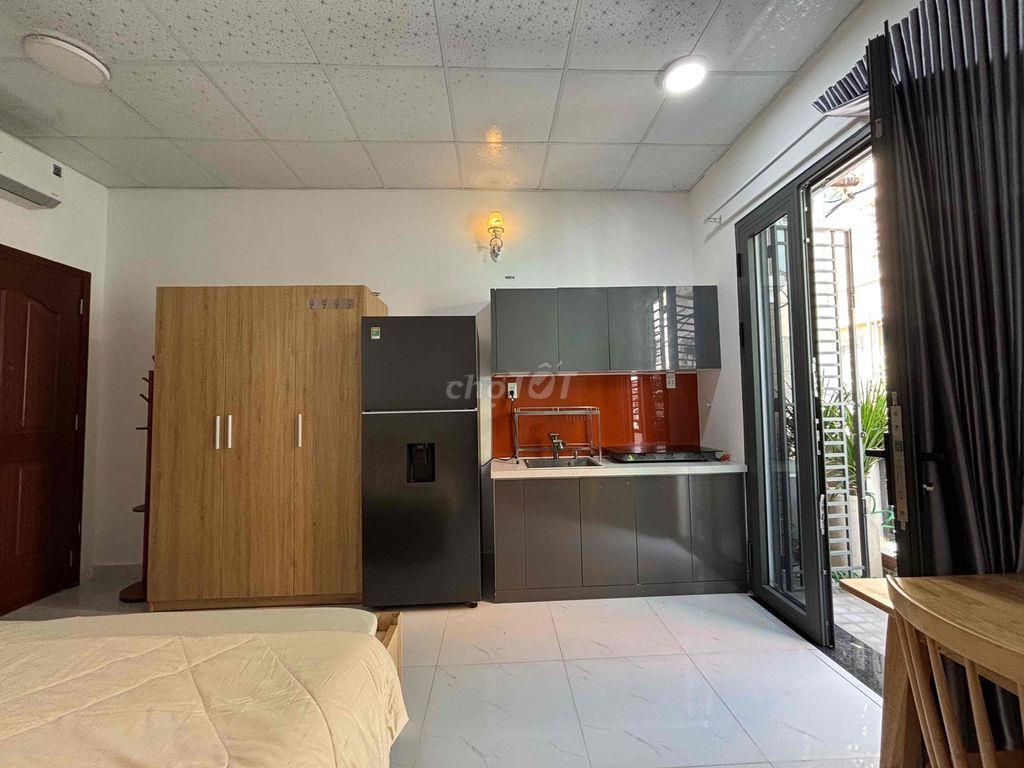 Cho thuê CHDV ban công riêng, full nội thất cao cấp