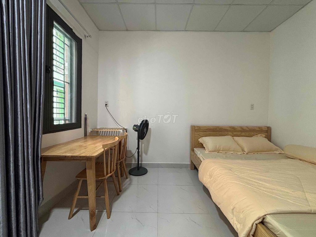 Cho thuê CHDV ban công riêng, full nội thất cao cấp
