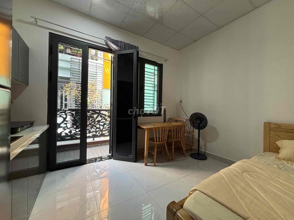 Cho thuê CHDV ban công riêng, full nội thất cao cấp