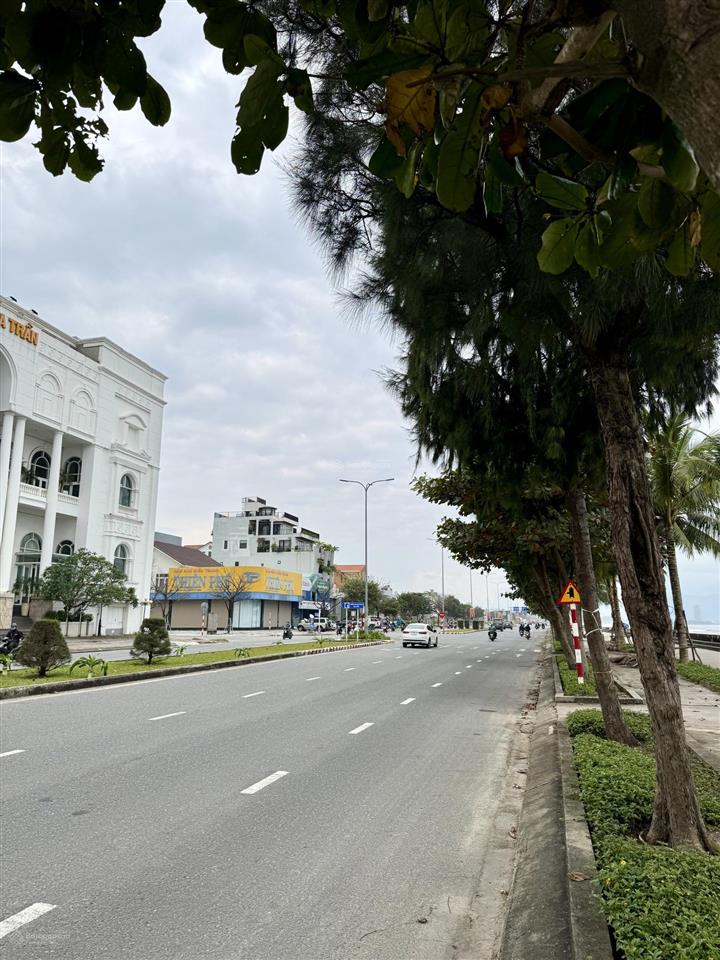 Cho thuê lô mặt tiền biển nguyễn tất thành bên cạnh nhà hàng tiệc cưới hưng gia trần