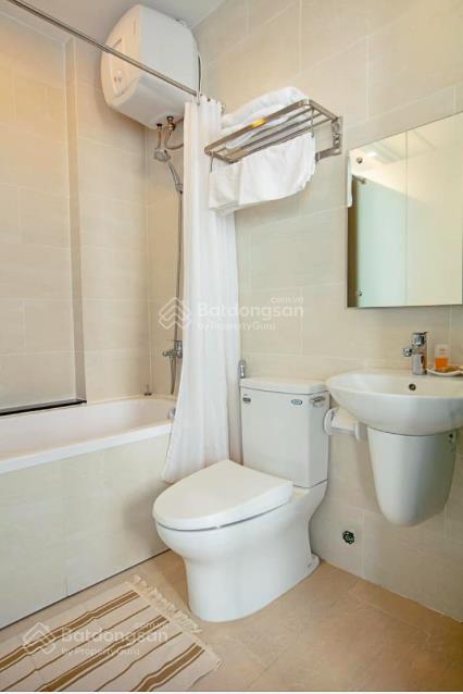 Căn hộ full nội thất đón nắng  ngay bờ kè hoàng sa quận 3