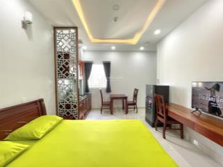 Căn hộ mới 100% full nội thất  ngay dọc bờ kè hoàng sa quận 3