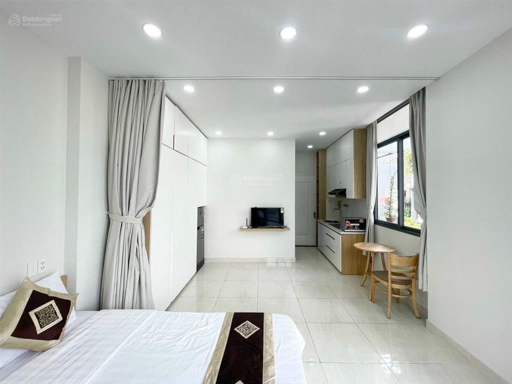 Phòng full nội thất 3 tháng 2  gần nhà hát hòa bình quận 10