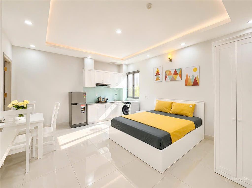 Phòng đón nắng full tiện nghi  ngay bờ kè hoàng sa quận 3
