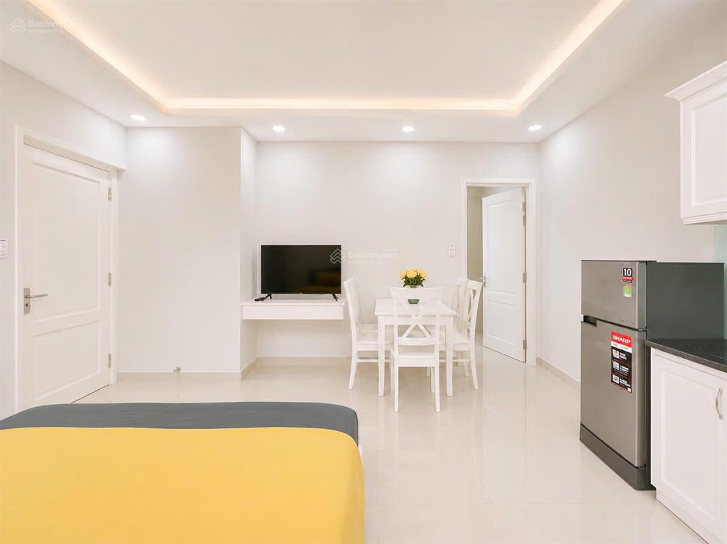 Phòng đón nắng full tiện nghi  ngay bờ kè hoàng sa quận 3