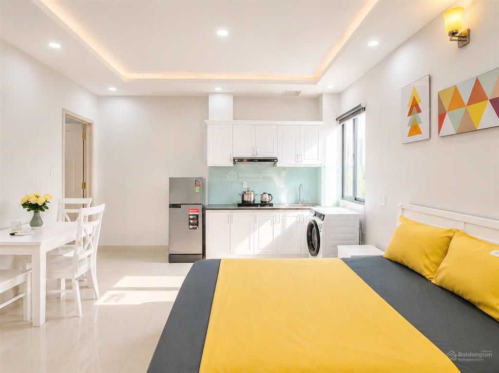 Phòng đón nắng full tiện nghi  ngay bờ kè hoàng sa quận 3