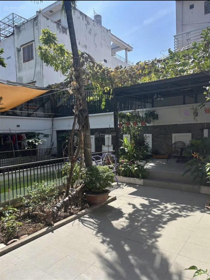 Bán biệt thự 351m2  sân vườn, hồ bơi mặt tiền đường khu vip  phước bình quận 9