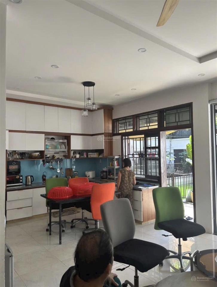 Bán biệt thự 351m2  sân vườn, hồ bơi mặt tiền đường khu vip  phước bình quận 9