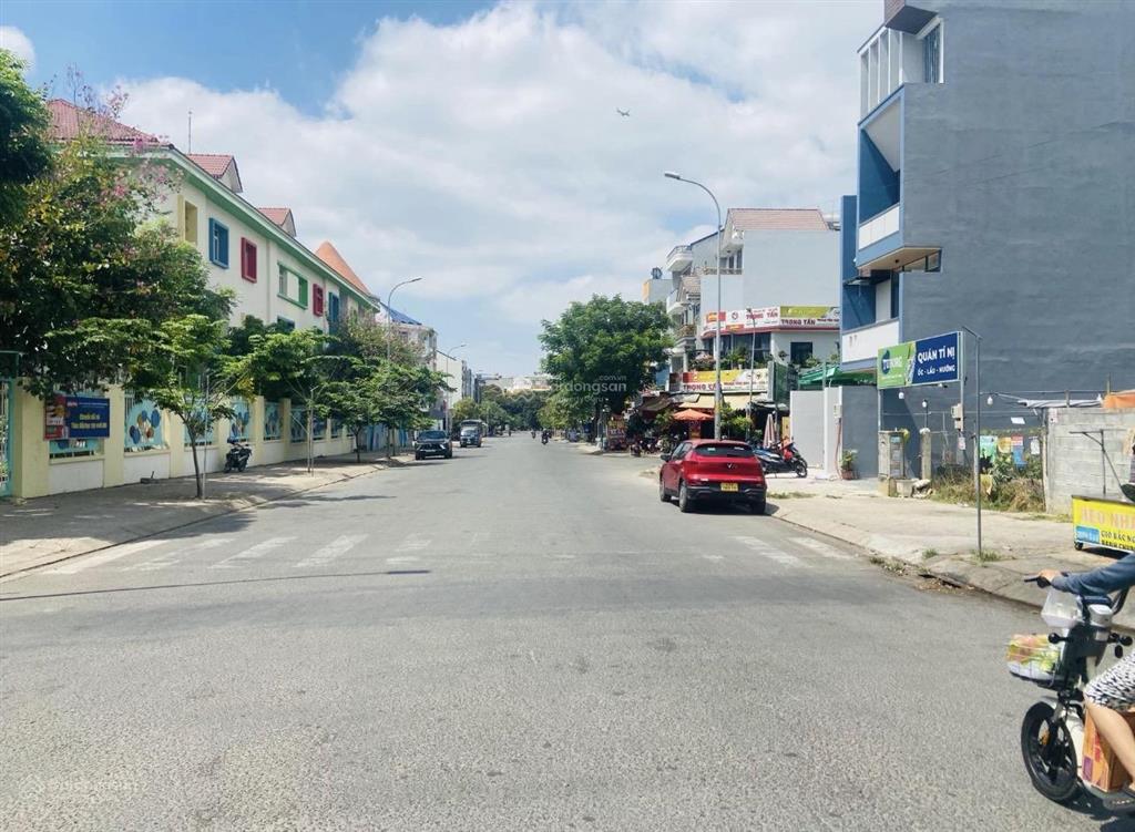 Lô đất góc 2 mặt tiền, ngay ngã tư đường 20m, khu tái định cư suối nhum, linh xuân