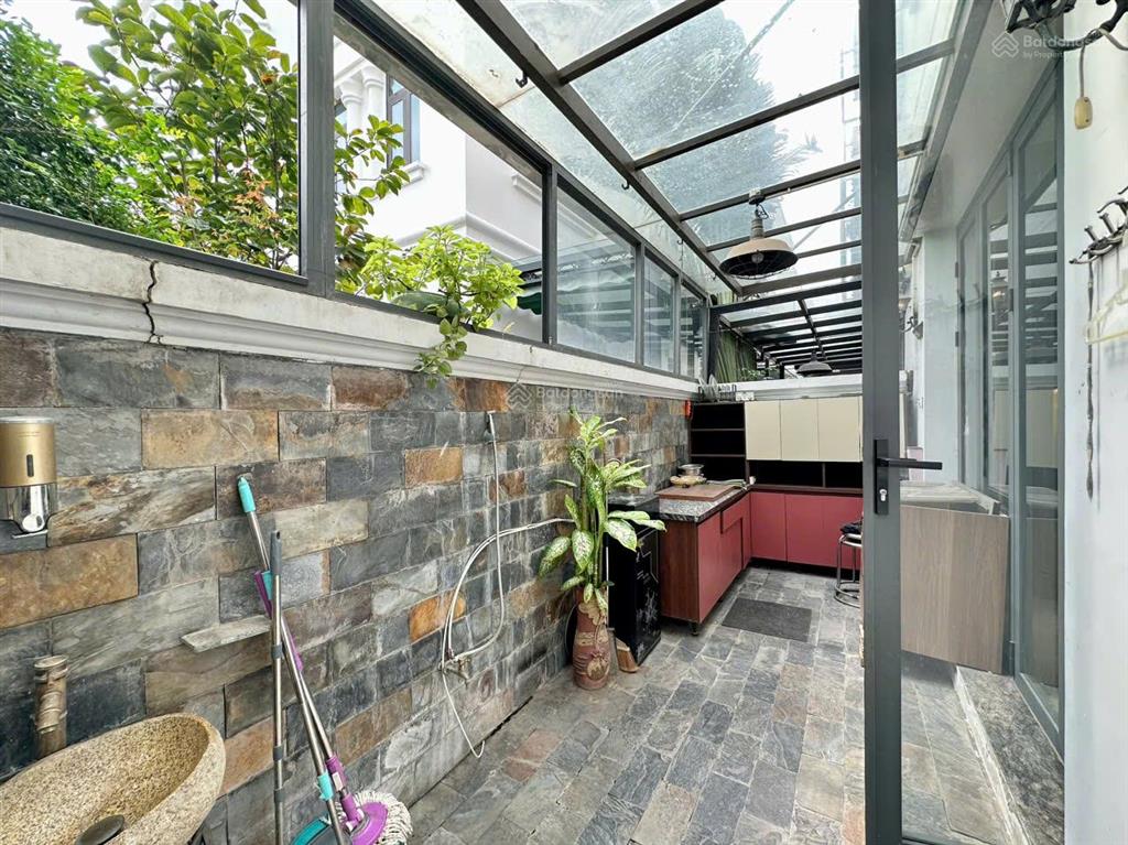 Cho thuê liền kề tulip hoàn thiện đẹp, nội thất và tiện nghi đầy đủ, gần vườn hoa và hồ điều hòa.