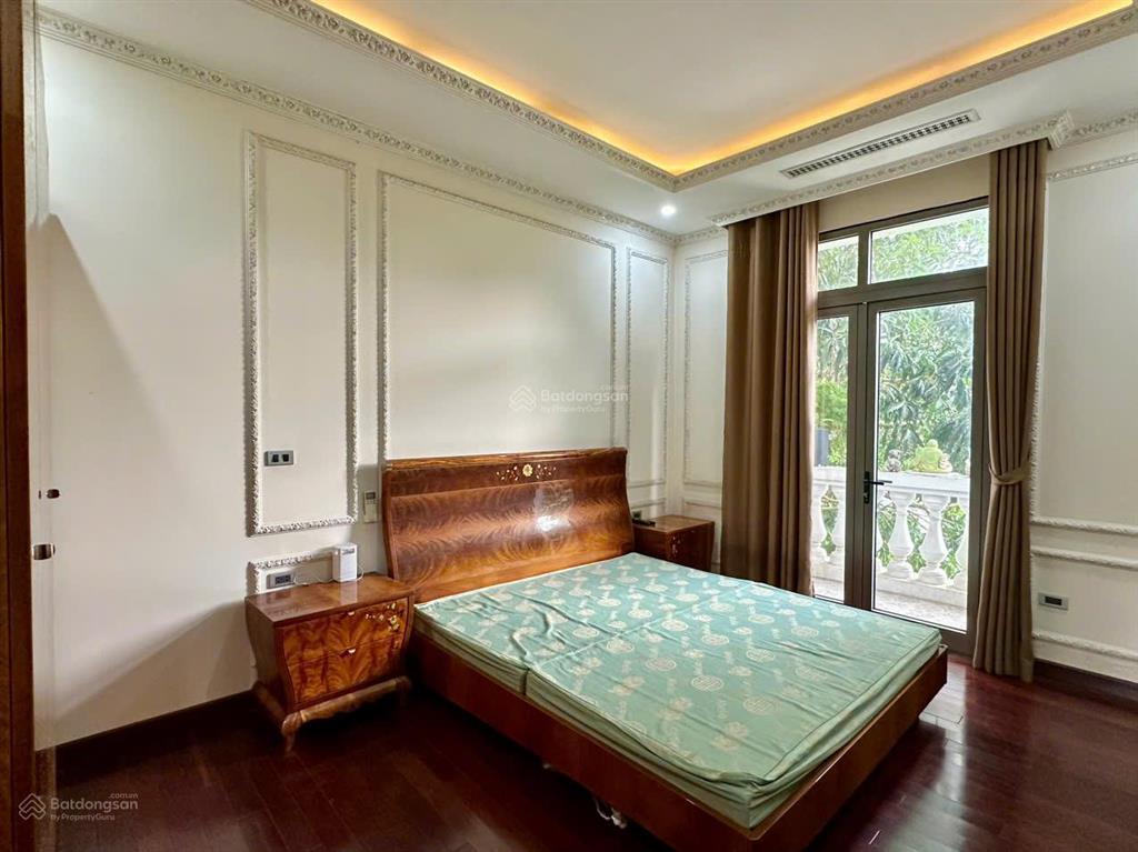 Cho thuê liền kề tulip hoàn thiện đẹp, nội thất và tiện nghi đầy đủ, gần vườn hoa và hồ điều hòa.