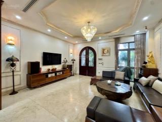 Cho thuê liền kề tulip hoàn thiện đẹp, nội thất và tiện nghi đầy đủ, gần vườn hoa và hồ điều hòa.