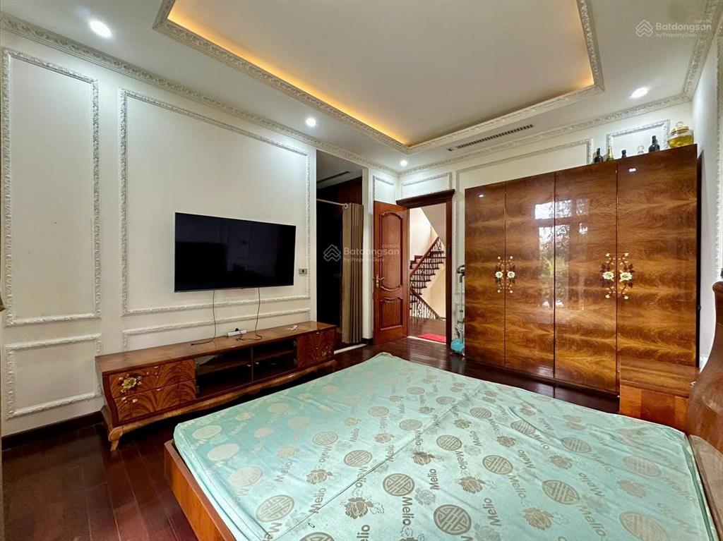 Cho thuê liền kề tulip hoàn thiện đẹp, nội thất và tiện nghi đầy đủ, gần vườn hoa và hồ điều hòa.