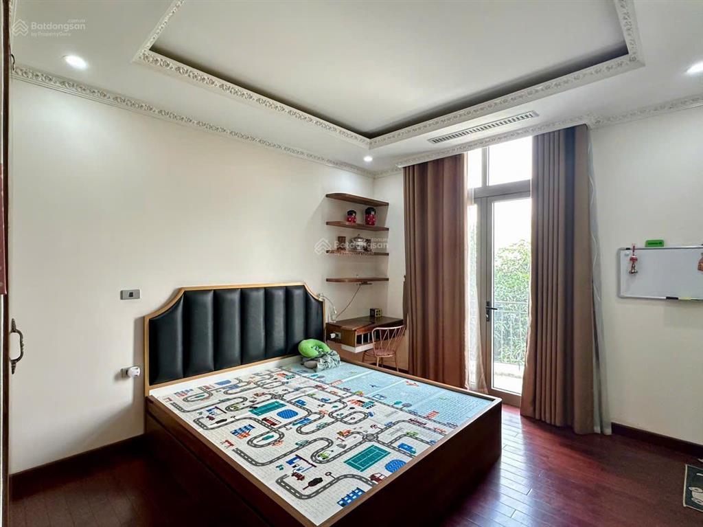 Cho thuê liền kề tulip hoàn thiện đẹp, nội thất và tiện nghi đầy đủ, gần vườn hoa và hồ điều hòa.