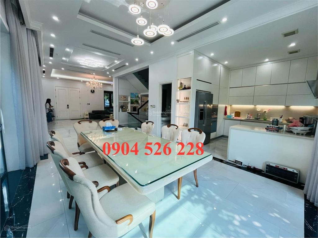 Cho thuê biệt thự hoa sữa 250m2 full đồ, có hầm, sông sau thoáng gần trường bis vinhomes riverside