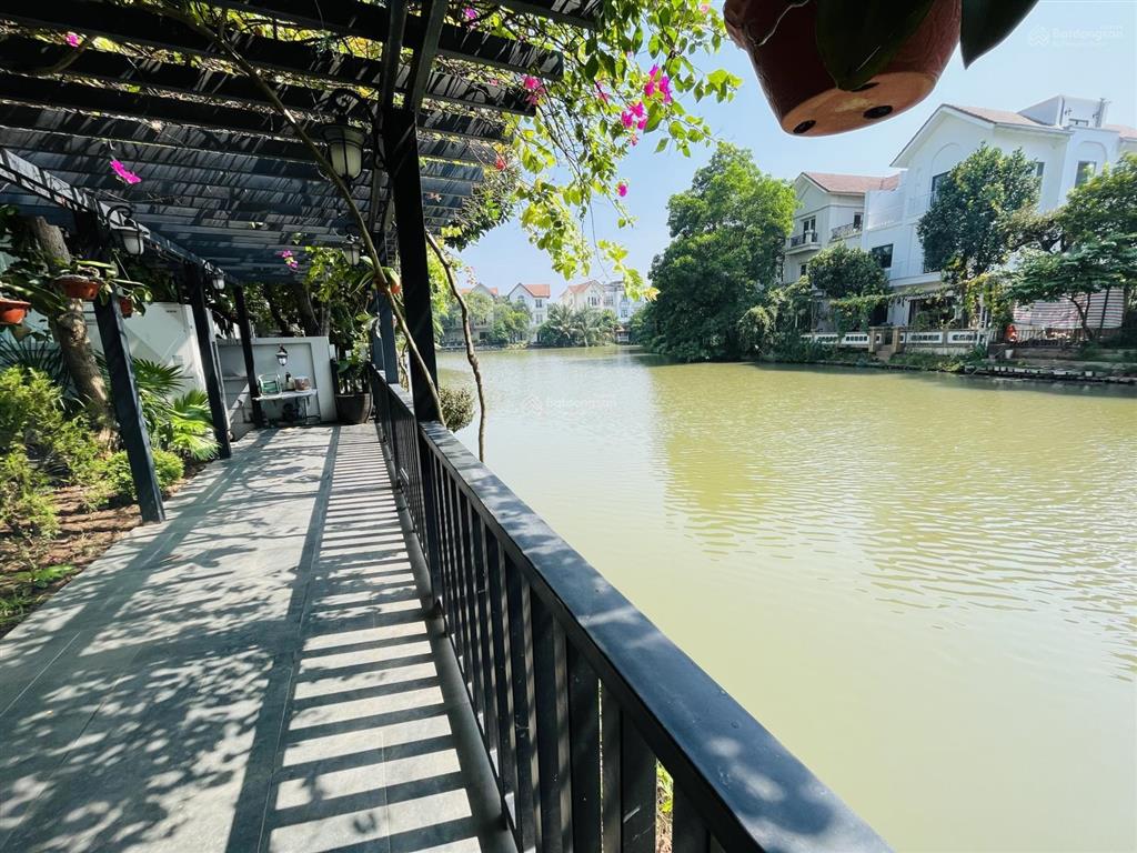 Cho thuê biệt thự hoa sữa 250m2 full đồ, có hầm, sông sau thoáng gần trường bis vinhomes riverside