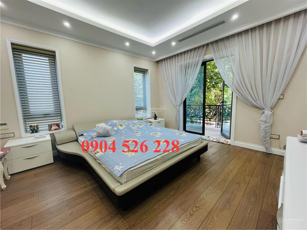 Cho thuê biệt thự hoa sữa 250m2 full đồ, có hầm, sông sau thoáng gần trường bis vinhomes riverside