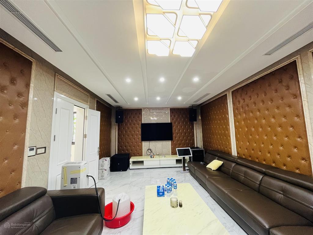 Cho thuê biệt thự hoa sữa 250m2 full đồ, có hầm, sông sau thoáng gần trường bis vinhomes riverside