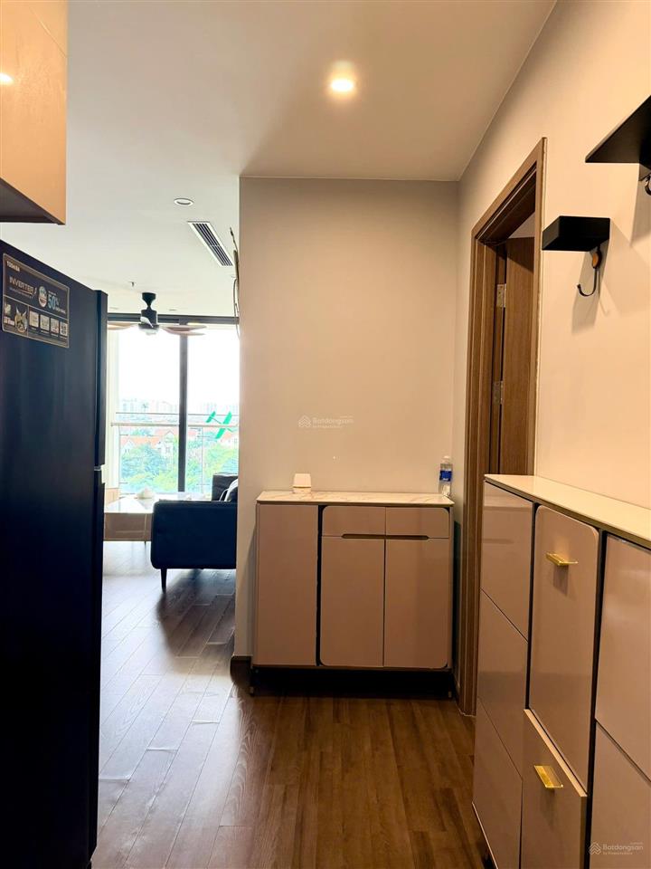 Cho thuê căn 2 ngủ 2 vệ sinh full nội thất sang xịn mịn, view thoáng vinhomes symphony giá cực tốt